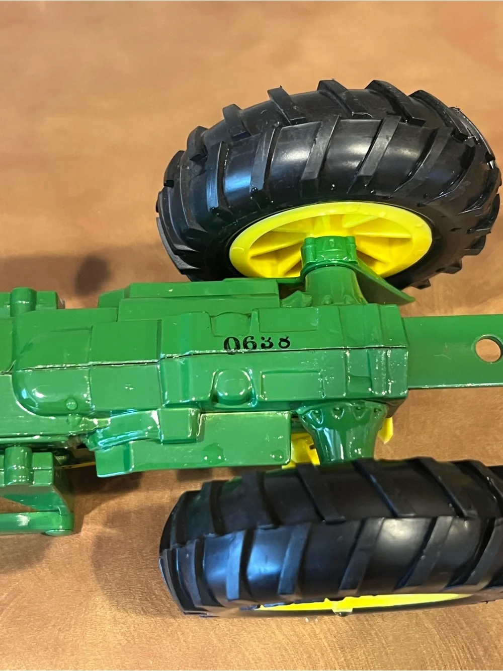 John Deere 0638 1/16 DieCast Utility Tractor w/Loader Toy